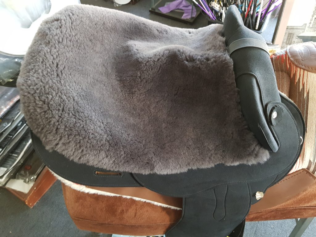 Sheepskin Saddle Saver suits all Half Breed and Stock and Endurance and Western Saddles Free